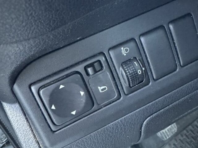 Сірий Ніссан Ноут, об'ємом двигуна 1.4 л та пробігом 187 тис. км за 5400 $, фото 11 на Automoto.ua