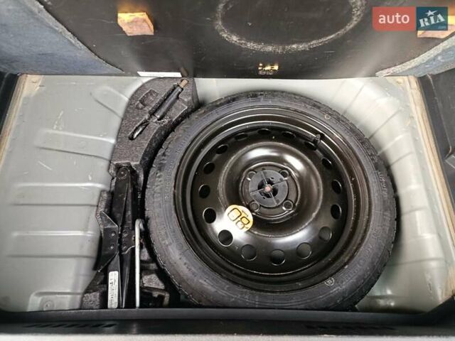 Серый Ниссан Ноут, объемом двигателя 1.4 л и пробегом 218 тыс. км за 4500 $, фото 34 на Automoto.ua