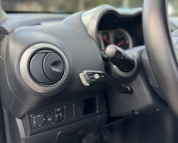 Сірий Ніссан Ноут, об'ємом двигуна 1.6 л та пробігом 185 тис. км за 6800 $, фото 13 на Automoto.ua