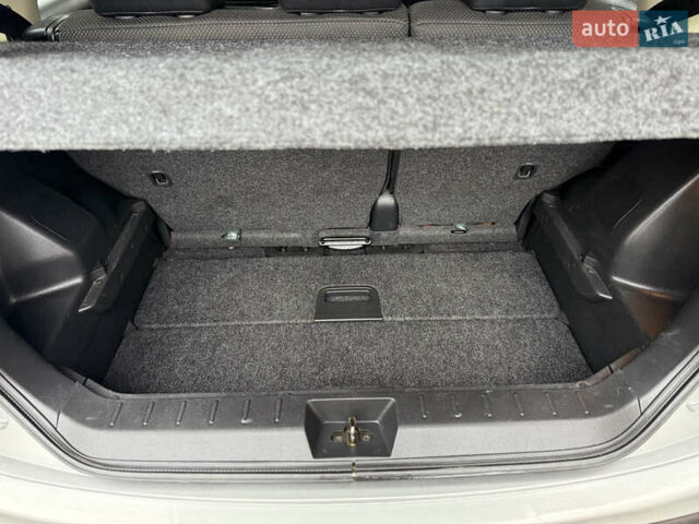 Сірий Ніссан Ноут, об'ємом двигуна 1.6 л та пробігом 90 тис. км за 5999 $, фото 42 на Automoto.ua