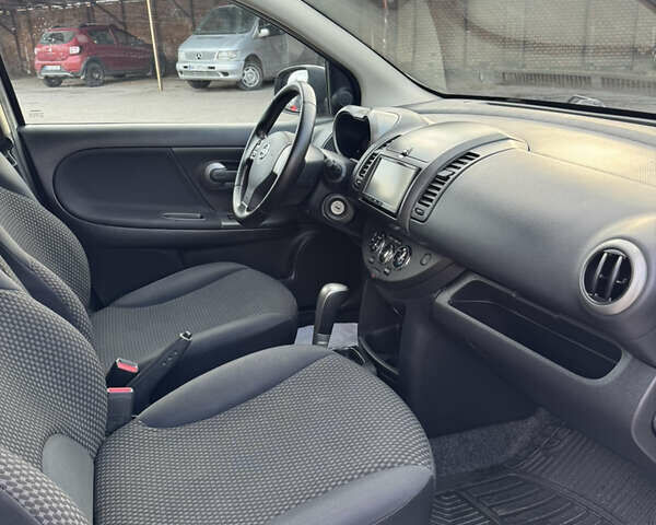 Сірий Ніссан Ноут, об'ємом двигуна 1.6 л та пробігом 185 тис. км за 6800 $, фото 24 на Automoto.ua