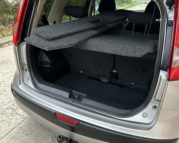 Сірий Ніссан Ноут, об'ємом двигуна 1.4 л та пробігом 130 тис. км за 5450 $, фото 56 на Automoto.ua