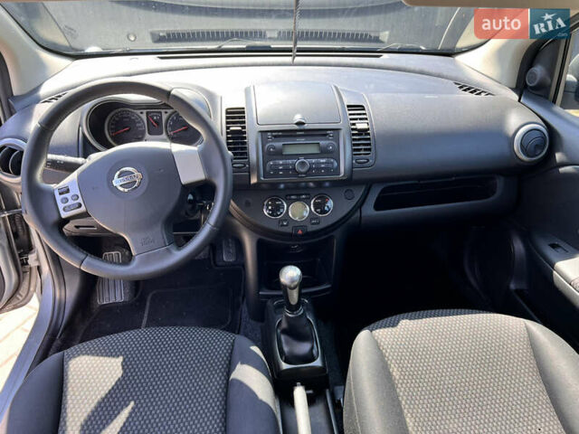 Сірий Ніссан Ноут, об'ємом двигуна 1.6 л та пробігом 200 тис. км за 5400 $, фото 11 на Automoto.ua