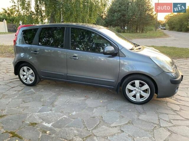 Серый Ниссан Ноут, объемом двигателя 1.6 л и пробегом 168 тыс. км за 6300 $, фото 3 на Automoto.ua