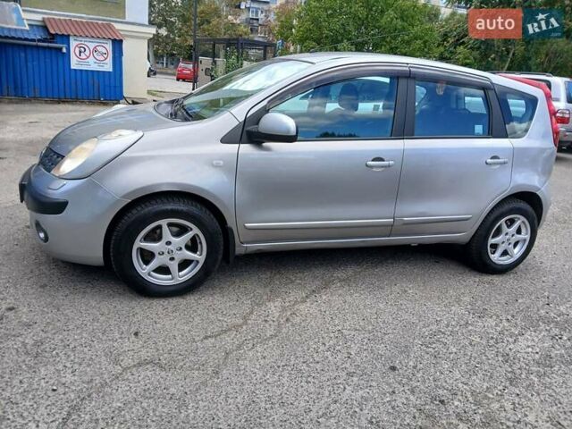 Серый Ниссан Ноут, объемом двигателя 1.6 л и пробегом 200 тыс. км за 4300 $, фото 5 на Automoto.ua