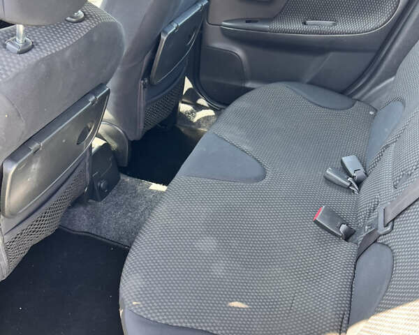 Серый Ниссан Ноут, объемом двигателя 1.6 л и пробегом 200 тыс. км за 5400 $, фото 10 на Automoto.ua