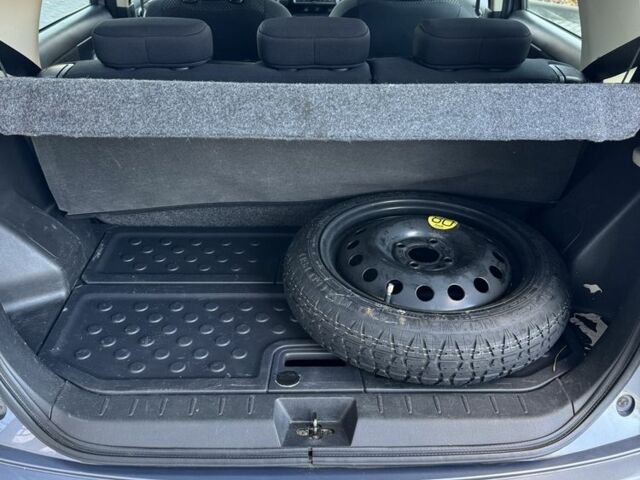 Сірий Ніссан Ноут, об'ємом двигуна 1.4 л та пробігом 187 тис. км за 5400 $, фото 13 на Automoto.ua