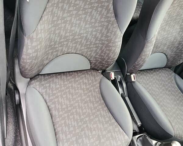 Серый Ниссан Ноут, объемом двигателя 1.4 л и пробегом 218 тыс. км за 4500 $, фото 27 на Automoto.ua