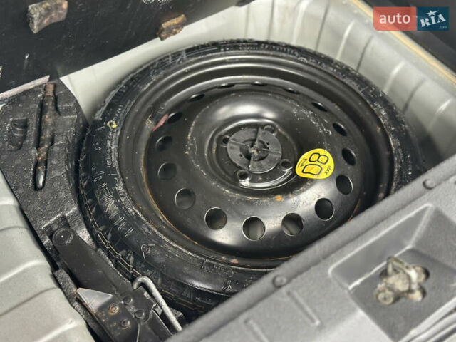 Серый Ниссан Ноут, объемом двигателя 1.6 л и пробегом 186 тыс. км за 6650 $, фото 8 на Automoto.ua