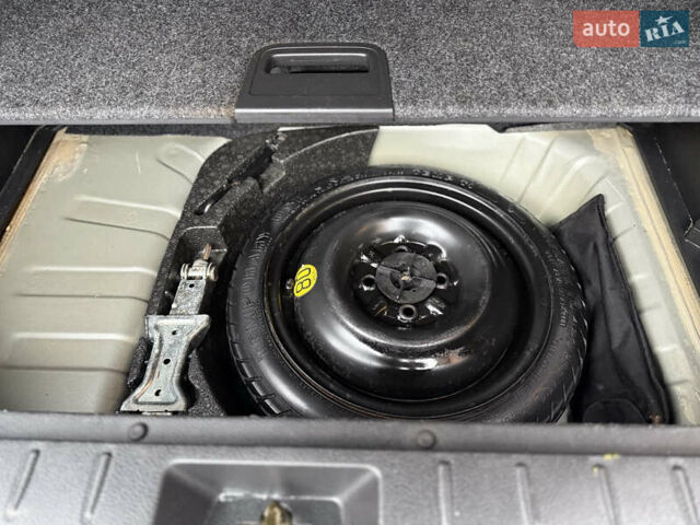 Сірий Ніссан Ноут, об'ємом двигуна 1.6 л та пробігом 90 тис. км за 5999 $, фото 40 на Automoto.ua