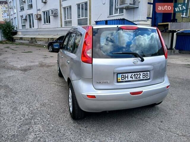 Серый Ниссан Ноут, объемом двигателя 1.6 л и пробегом 200 тыс. км за 4300 $, фото 3 на Automoto.ua