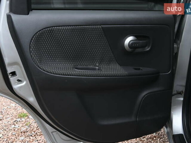 Сірий Ніссан Ноут, об'ємом двигуна 1.6 л та пробігом 258 тис. км за 5150 $, фото 22 на Automoto.ua