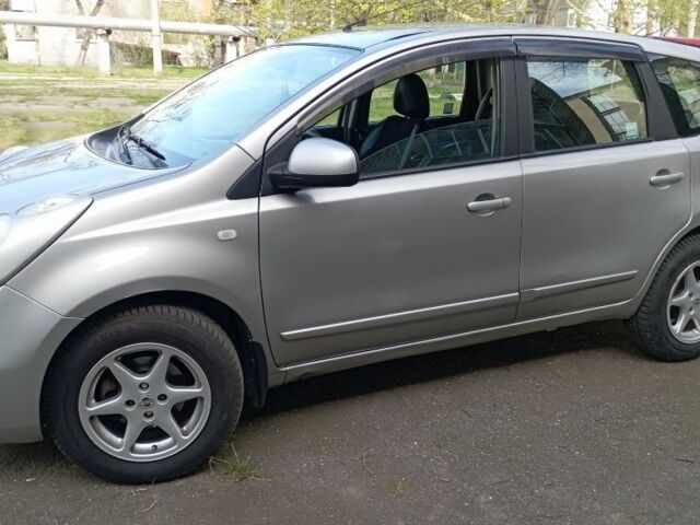 Серый Ниссан Ноут, объемом двигателя 1.6 л и пробегом 217 тыс. км за 4500 $, фото 1 на Automoto.ua