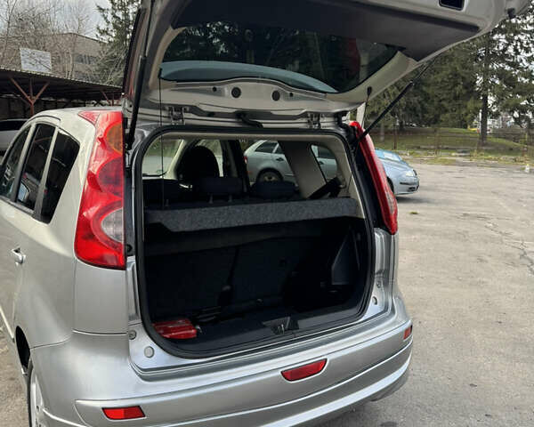 Сірий Ніссан Ноут, об'ємом двигуна 1.6 л та пробігом 185 тис. км за 6800 $, фото 27 на Automoto.ua