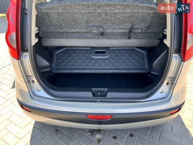 Серый Ниссан Ноут, объемом двигателя 1.6 л и пробегом 200 тыс. км за 5400 $, фото 13 на Automoto.ua