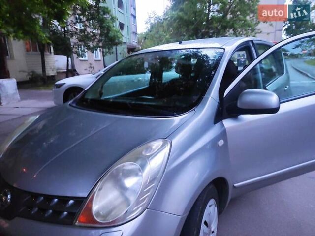 Сірий Ніссан Ноут, об'ємом двигуна 1.6 л та пробігом 106 тис. км за 7600 $, фото 1 на Automoto.ua