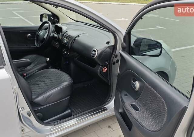 Серый Ниссан Ноут, объемом двигателя 1.4 л и пробегом 293 тыс. км за 5400 $, фото 14 на Automoto.ua