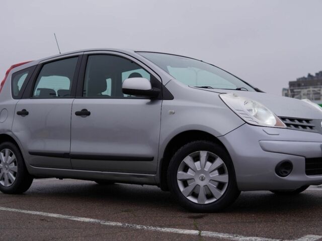 Сірий Ніссан Ноут, об'ємом двигуна 1.6 л та пробігом 219 тис. км за 3800 $, фото 2 на Automoto.ua