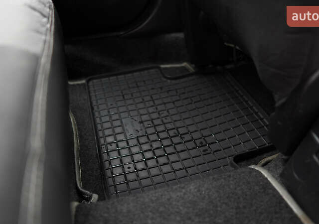 Серый Ниссан Ноут, объемом двигателя 1.6 л и пробегом 215 тыс. км за 6000 $, фото 35 на Automoto.ua