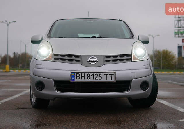 Серый Ниссан Ноут, объемом двигателя 1.6 л и пробегом 215 тыс. км за 6000 $, фото 4 на Automoto.ua