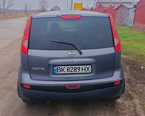 Серый Ниссан Ноут, объемом двигателя 1.6 л и пробегом 218 тыс. км за 6300 $, фото 2 на Automoto.ua