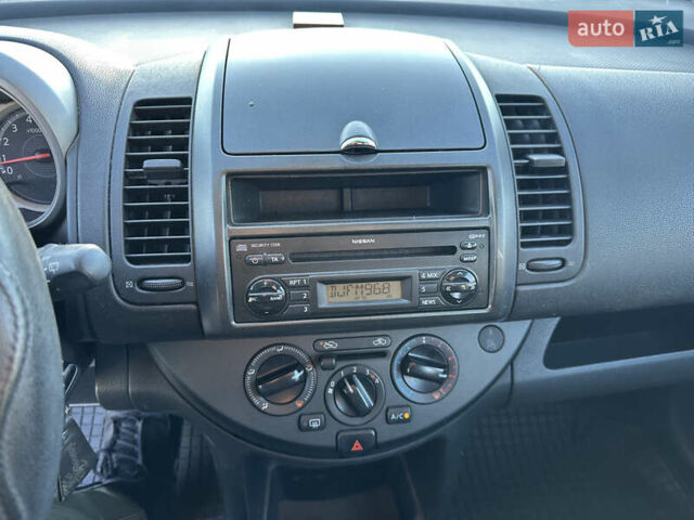 Серый Ниссан Ноут, объемом двигателя 1.6 л и пробегом 165 тыс. км за 6300 $, фото 16 на Automoto.ua