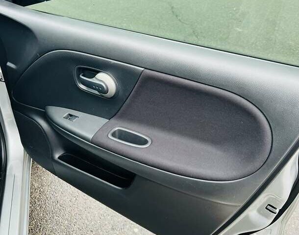 Серый Ниссан Ноут, объемом двигателя 1.4 л и пробегом 220 тыс. км за 5700 $, фото 18 на Automoto.ua