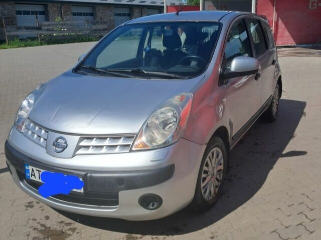 Серый Ниссан Ноут, объемом двигателя 1.5 л и пробегом 300 тыс. км за 2100 $, фото 2 на Automoto.ua