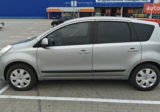 Серый Ниссан Ноут, объемом двигателя 1.4 л и пробегом 293 тыс. км за 5400 $, фото 3 на Automoto.ua