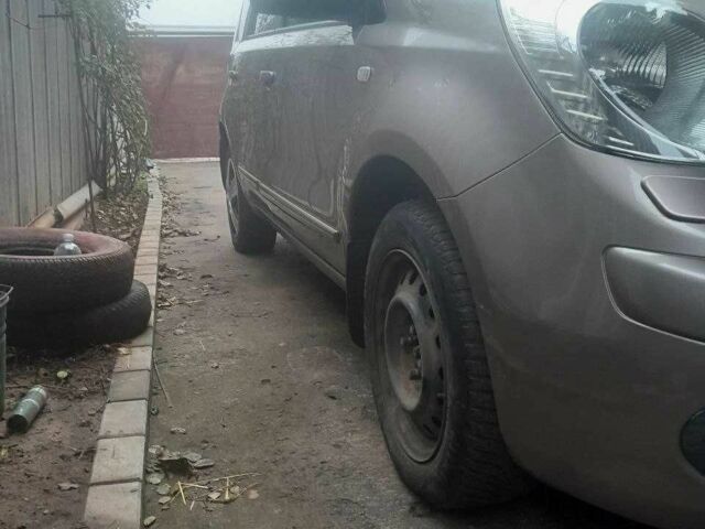 Сірий Ніссан Ноут, об'ємом двигуна 0 л та пробігом 80 тис. км за 7200 $, фото 2 на Automoto.ua