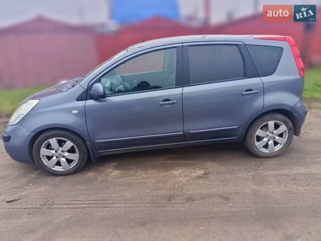 Серый Ниссан Ноут, объемом двигателя 1.6 л и пробегом 218 тыс. км за 6300 $, фото 1 на Automoto.ua