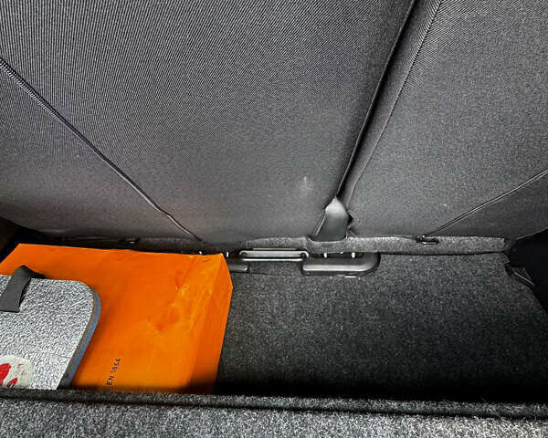 Серый Ниссан Ноут, объемом двигателя 1.6 л и пробегом 255 тыс. км за 6200 $, фото 10 на Automoto.ua