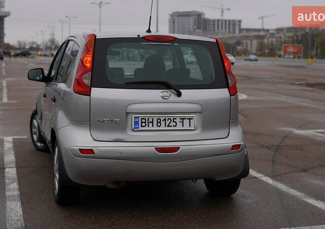 Серый Ниссан Ноут, объемом двигателя 1.6 л и пробегом 215 тыс. км за 6000 $, фото 12 на Automoto.ua