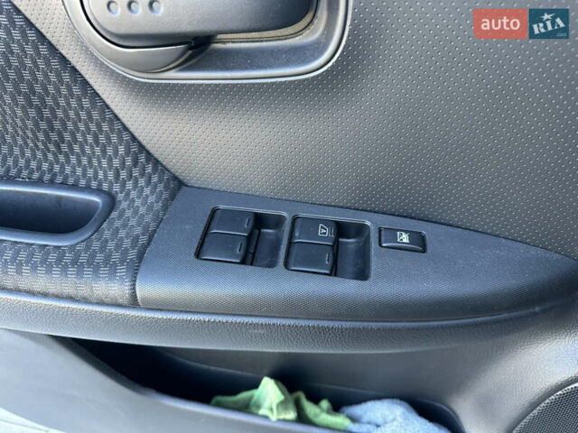 Серый Ниссан Ноут, объемом двигателя 1.6 л и пробегом 165 тыс. км за 6300 $, фото 13 на Automoto.ua