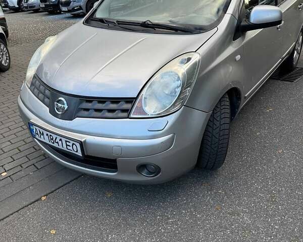 Серый Ниссан Ноут, объемом двигателя 1.6 л и пробегом 270 тыс. км за 5099 $, фото 2 на Automoto.ua