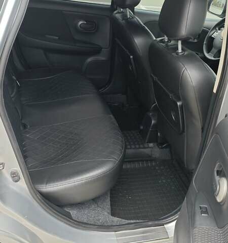 Серый Ниссан Ноут, объемом двигателя 1.4 л и пробегом 293 тыс. км за 5400 $, фото 16 на Automoto.ua