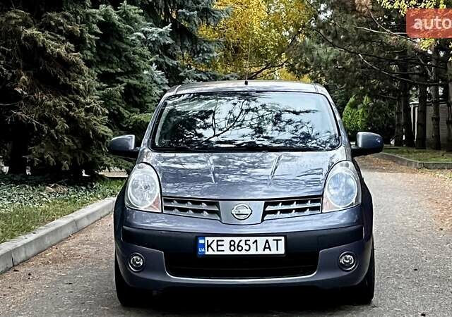 Серый Ниссан Ноут, объемом двигателя 1.6 л и пробегом 221 тыс. км за 5500 $, фото 1 на Automoto.ua