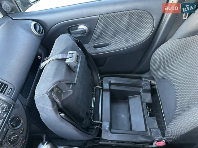 Серый Ниссан Ноут, объемом двигателя 1.6 л и пробегом 165 тыс. км за 6300 $, фото 18 на Automoto.ua