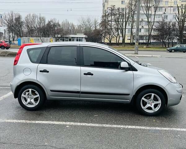 Серый Ниссан Ноут, объемом двигателя 1.4 л и пробегом 220 тыс. км за 5700 $, фото 13 на Automoto.ua