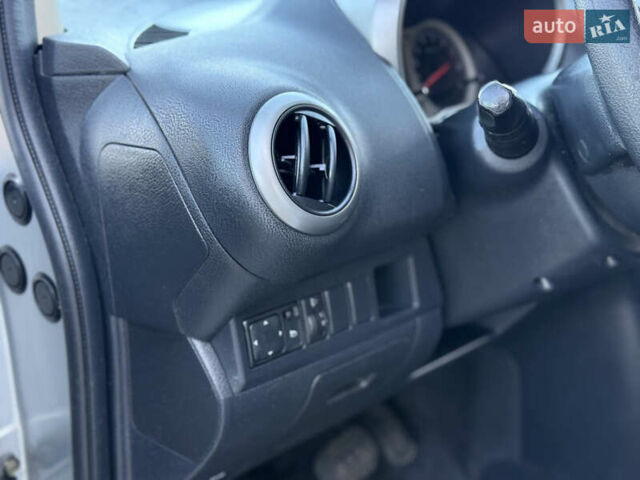 Сірий Ніссан Ноут, об'ємом двигуна 1.6 л та пробігом 189 тис. км за 5950 $, фото 17 на Automoto.ua