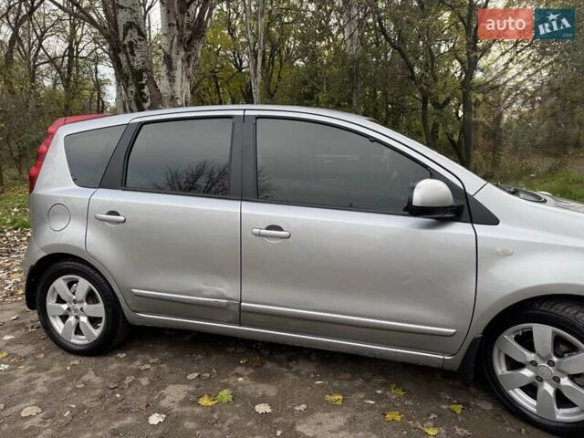 Серый Ниссан Ноут, объемом двигателя 1.6 л и пробегом 205 тыс. км за 6500 $, фото 3 на Automoto.ua