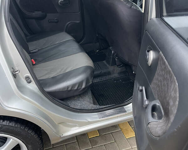 Серый Ниссан Ноут, объемом двигателя 1.39 л и пробегом 293 тыс. км за 5800 $, фото 2 на Automoto.ua