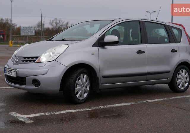 Серый Ниссан Ноут, объемом двигателя 1.6 л и пробегом 215 тыс. км за 6000 $, фото 8 на Automoto.ua