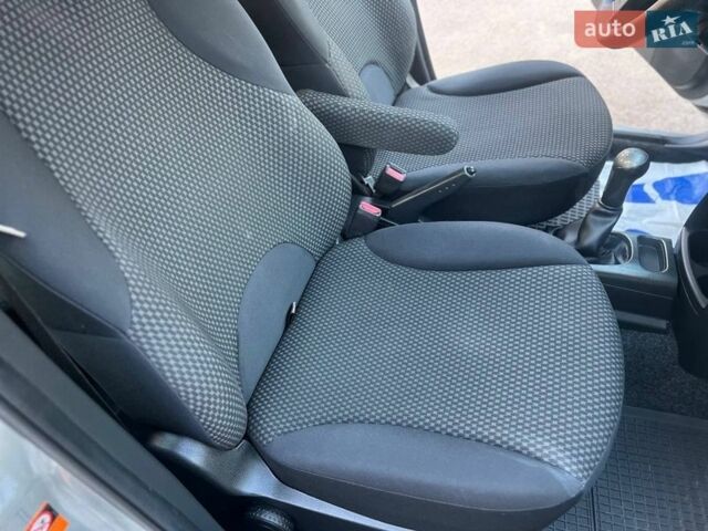 Серый Ниссан Ноут, объемом двигателя 1.4 л и пробегом 209 тыс. км за 5800 $, фото 56 на Automoto.ua