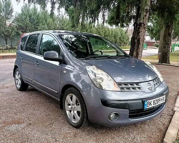 Серый Ниссан Ноут, объемом двигателя 1.6 л и пробегом 218 тыс. км за 6300 $, фото 1 на Automoto.ua