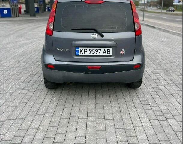 Серый Ниссан Ноут, объемом двигателя 1.4 л и пробегом 220 тыс. км за 4300 $, фото 3 на Automoto.ua