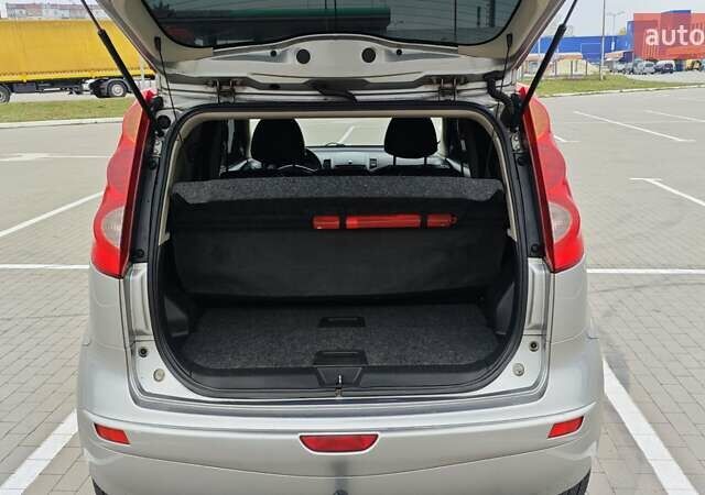 Серый Ниссан Ноут, объемом двигателя 1.4 л и пробегом 293 тыс. км за 5400 $, фото 20 на Automoto.ua