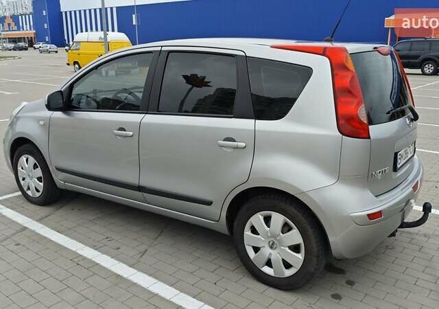 Серый Ниссан Ноут, объемом двигателя 1.4 л и пробегом 293 тыс. км за 5400 $, фото 5 на Automoto.ua