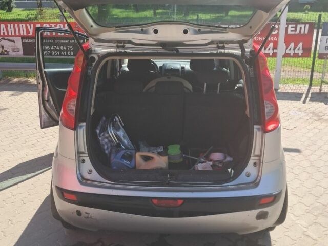 Серый Ниссан Ноут, объемом двигателя 1.5 л и пробегом 300 тыс. км за 2100 $, фото 3 на Automoto.ua