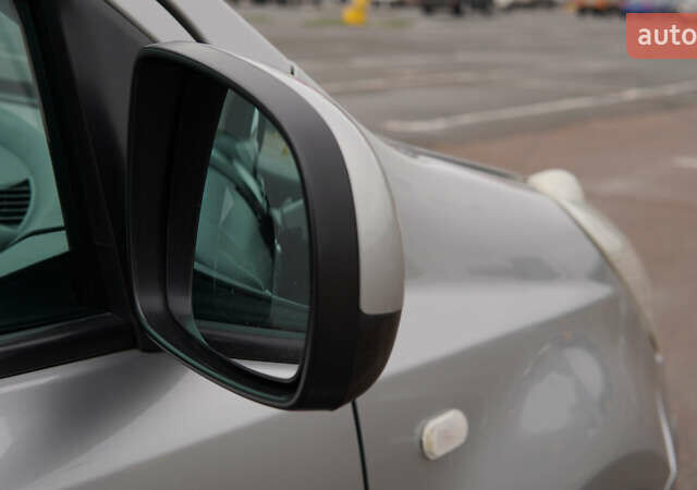 Серый Ниссан Ноут, объемом двигателя 1.6 л и пробегом 215 тыс. км за 6000 $, фото 18 на Automoto.ua